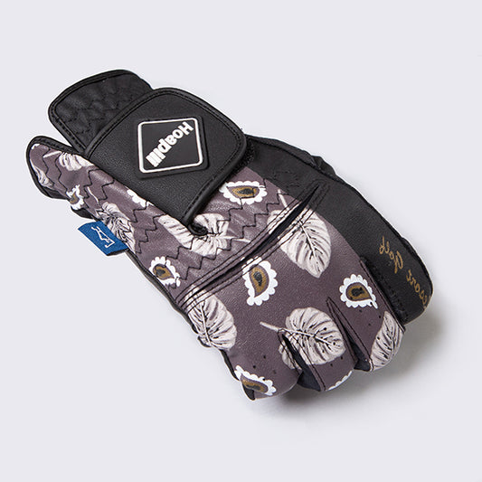 Golf gloves [Paisley] (black) worn on right hand, unisex